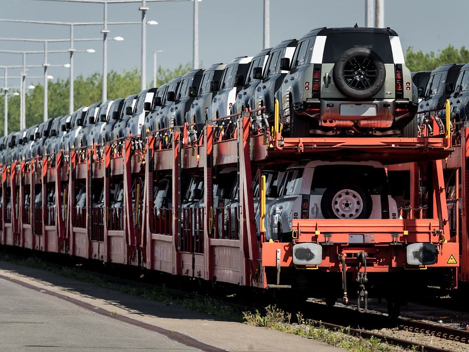 Voll beladene Autotransportwagen