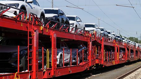 Loaded car carrier wagon