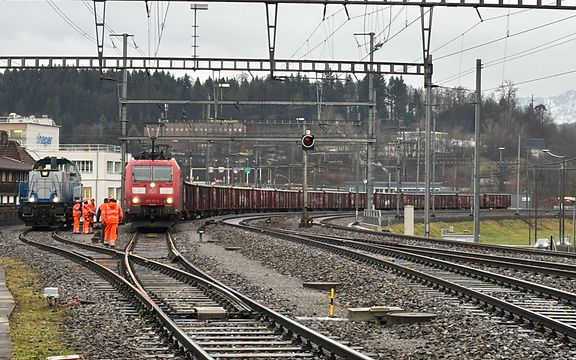 Abfahrt des ersten Zugs ab Emmenbrücke