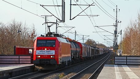 Demonstrator train with 832 m between Maschen and Malmö on 17.04.2021 as part of the Shift2Rail research project "FR8RAIL IV"