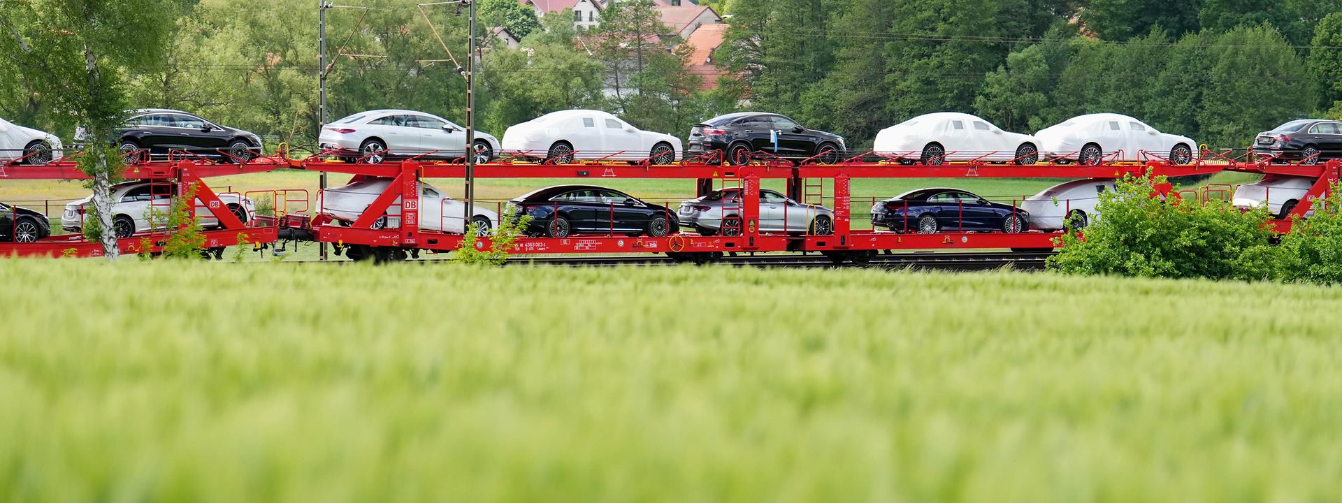 Transport von Fertigfahrzeugen auf der Schiene